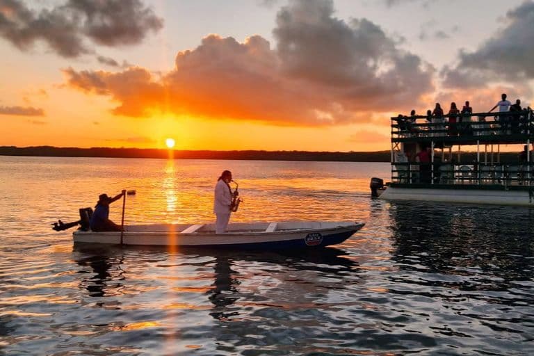 Jurandy no por do sol do jacaré