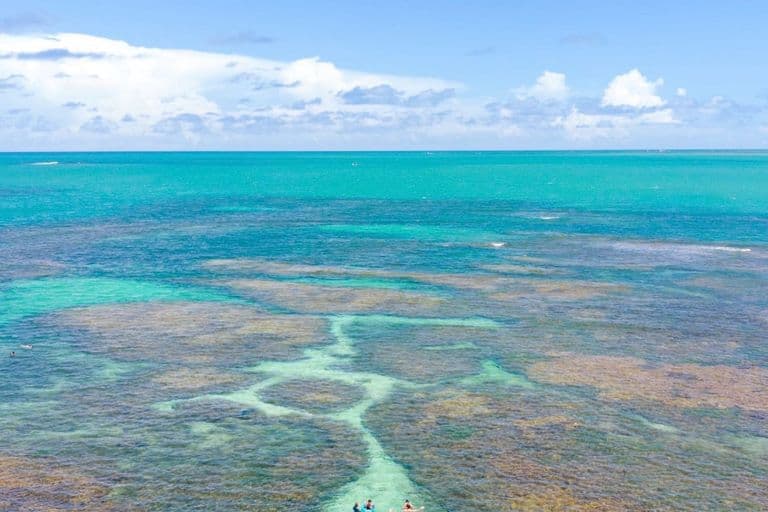 Embarcação para as piscinas naturais de picãozinho