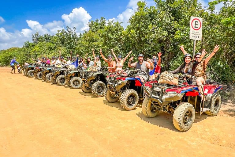 turma nos quadriciclos 